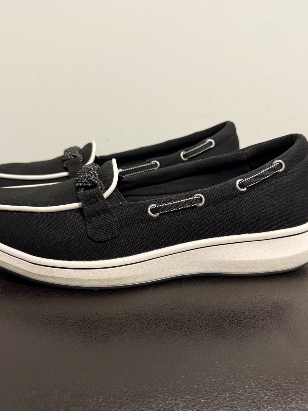 Clarks Cloud Steppers BreezeSky Bay Black Canvas Ivory Slip On Shoes 9 Wide